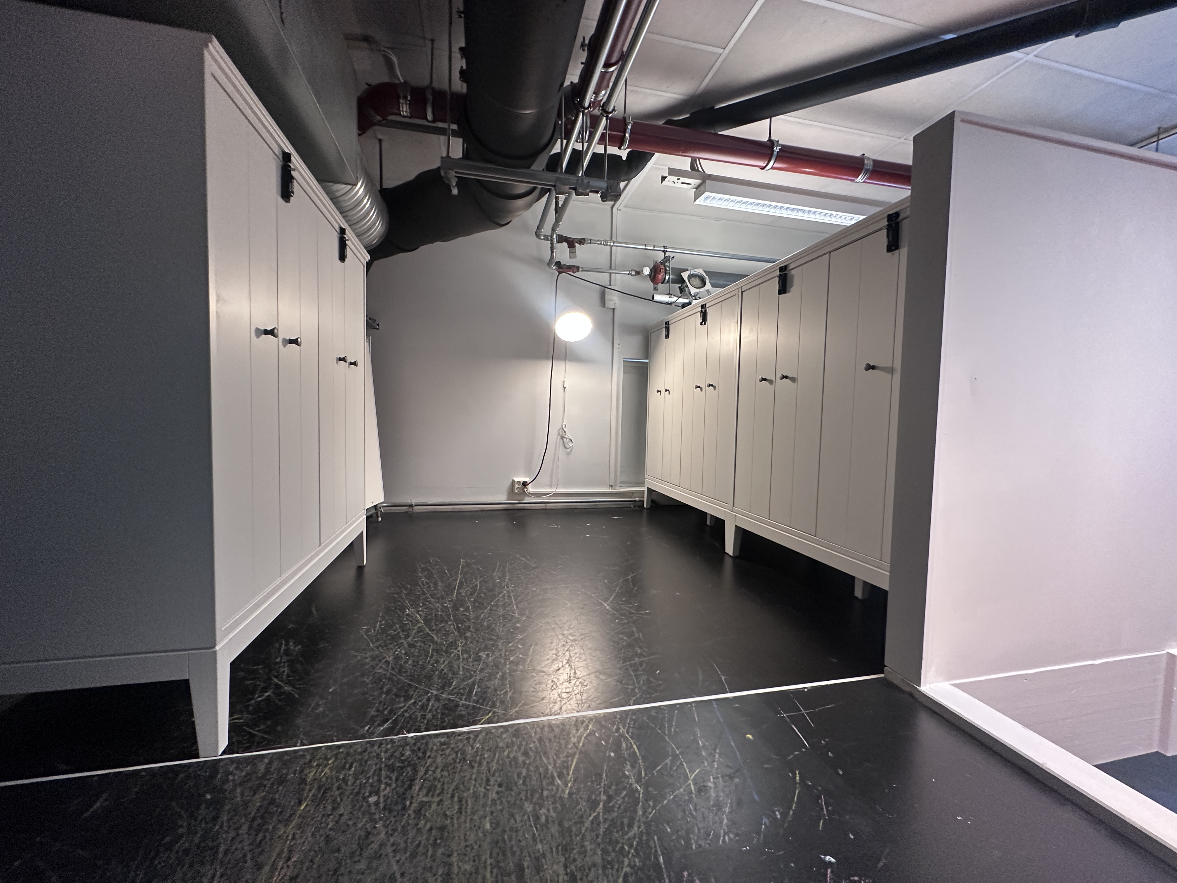 Dansehallen med scenefølelse og lys